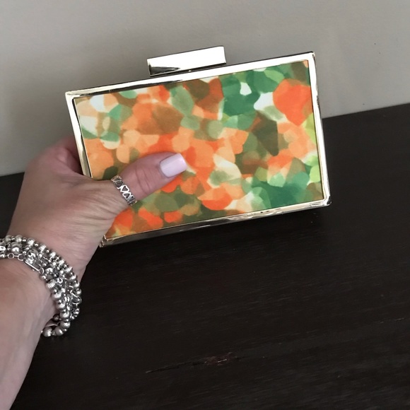 Sondra Roberts Metal Floral Crossbody/Clutch Bag - Picture 6 of 8